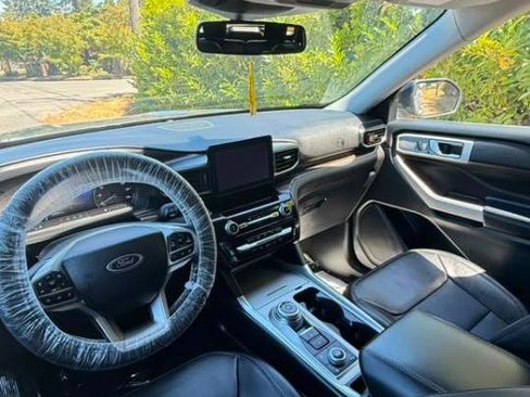 Used 2024 Ford Explorer Limited AWD/4WD image 10