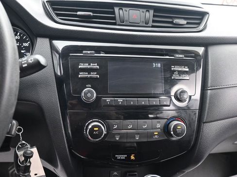 Used 2017 Nissan Rogue S w/ S Appearance Package AWD/4WD image 21