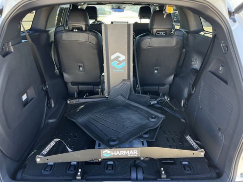 Used 2025 Toyota Sienna Platinum image 38