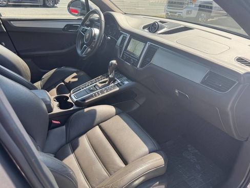 Used 2016 Porsche Macan Turbo w/ Premium Package Plus AWD/4WD image 19