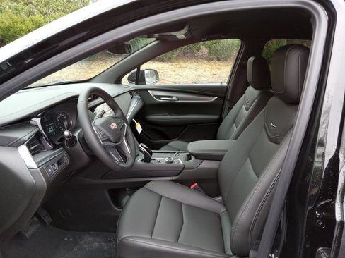 New 2026 Cadillac XT5 Luxury image 9