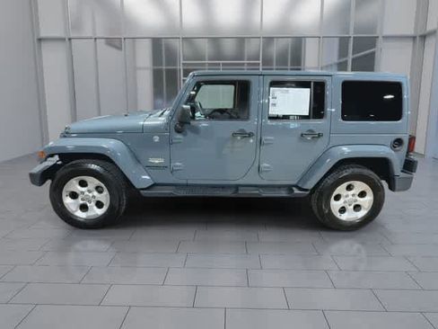 Used 2014 Jeep Wrangler Unlimited Sahara w/ Dual Top Group AWD/4WD image 5