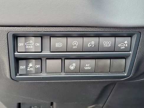 Used 2024 Toyota Tundra Platinum image 11