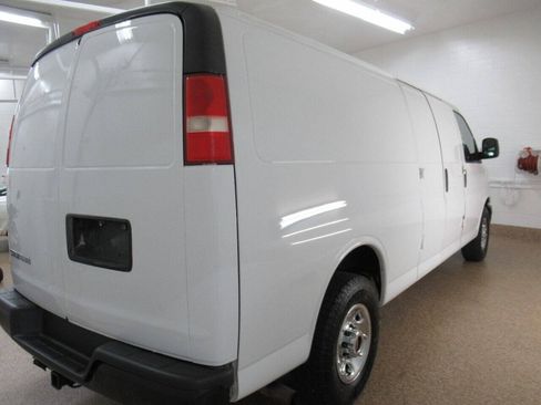 Used 2014 GMC Savana 3500 Extended RWD image 3