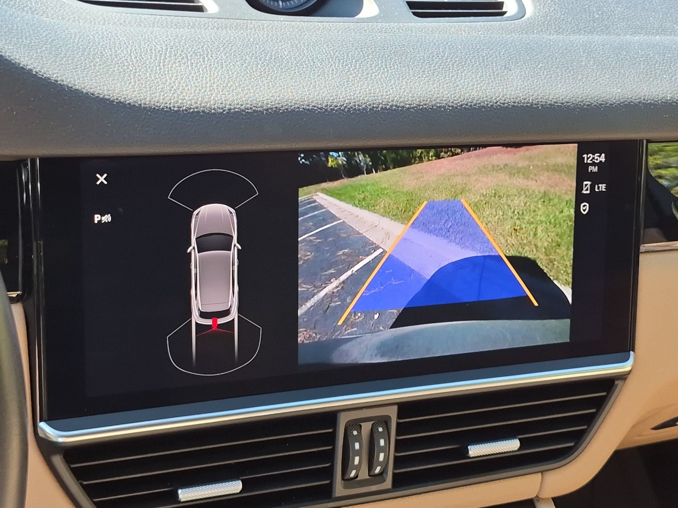 Certified 2022 Porsche Cayenne AWD/4WD image 15