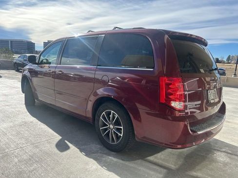 Used 2017 Dodge Grand Caravan SXT image 4