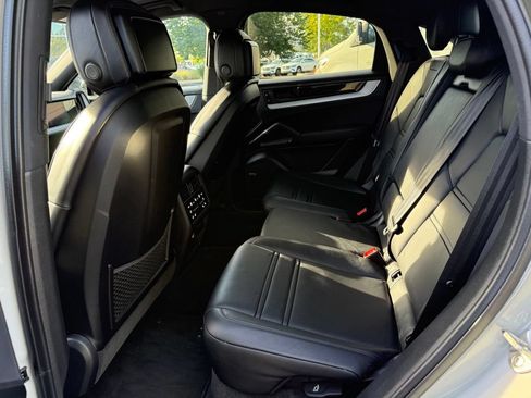 Used 2024 Porsche Cayenne Coupe AWD/4WD image 19