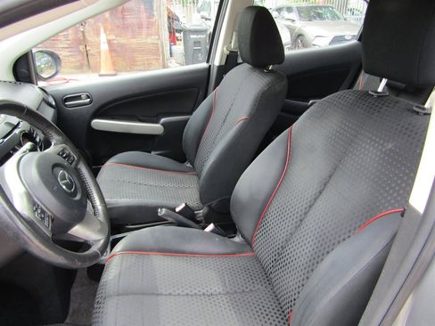Used 2013 MAZDA MAZDA2 Touring image 8