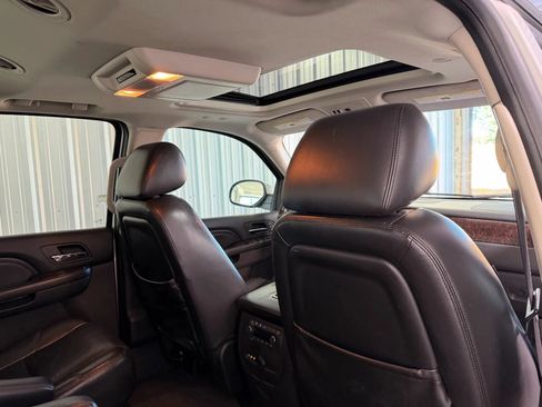 Used 2010 GMC Yukon Denali RWD image 28