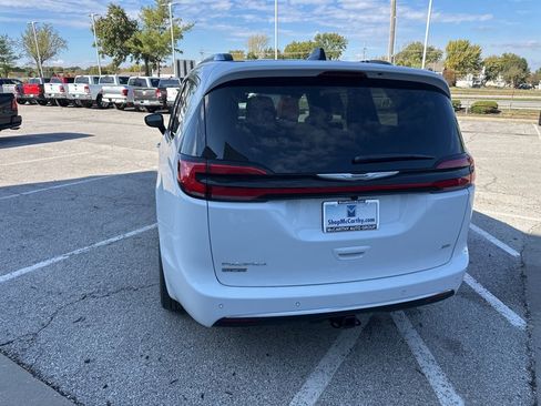 New 2026 Chrysler Pacifica Pinnacle w/ Trailer Tow Group image 24