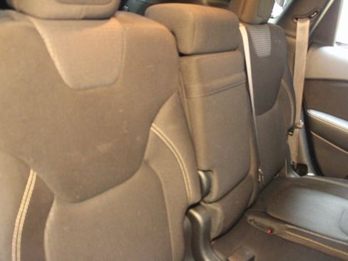 Used 2017 Jeep Cherokee Latitude w/ Comfort & Convenience Group image 14