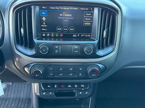 Used 2019 Chevrolet Colorado Z71 w/ Z71 Midnight Edition image 30