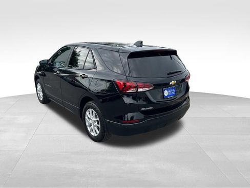 Used 2024 Chevrolet Equinox LS w/ LS Convenience Package AWD/4WD image 4