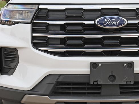 Used 2025 Ford Explorer Active RWD image 11