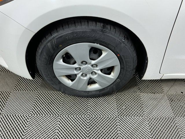 Used 2017 Kia Forte LX FWD image 9