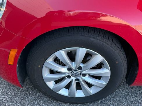 Used 2019 Volkswagen Beetle 2.0T S FWD image 2