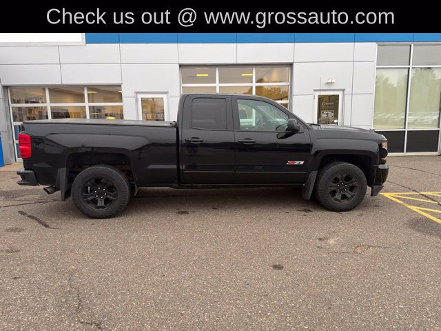 Used 2017 Chevrolet Silverado 1500 LT w/ Midnight Edition AWD/4WD image 9