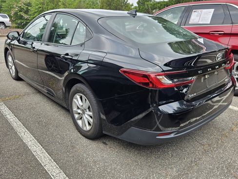 Used 2025 Toyota Camry LE FWD image 5