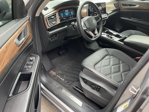Used 2024 Volkswagen Atlas SE FWD image 5