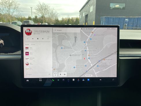 Used 2022 Tesla Model X Plaid image 24