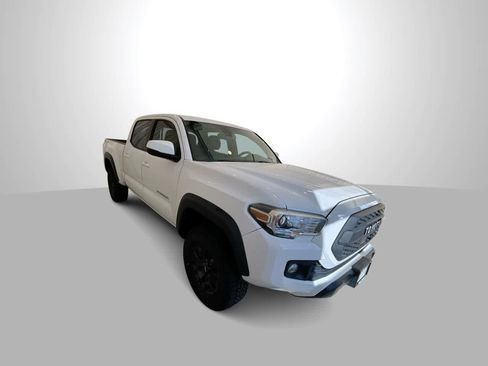Certified 2019 Toyota Tacoma TRD Off-Road w/ Technology Package AWD/4WD image 2