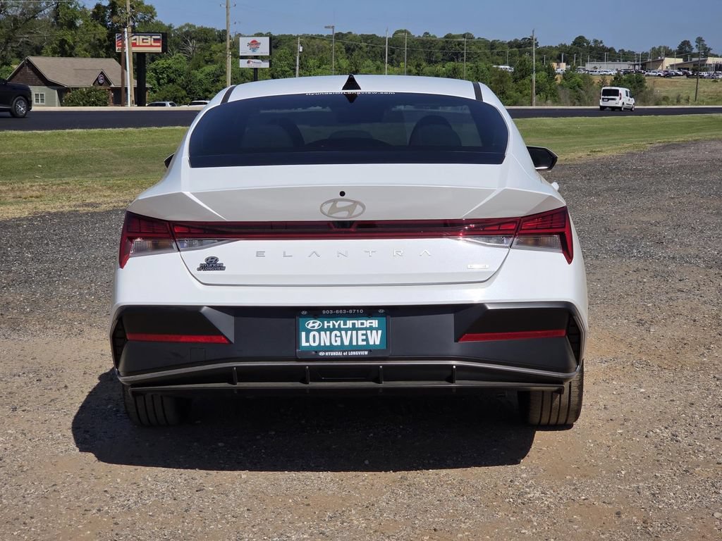 New 2026 Hyundai Elantra Limited FWD image 4
