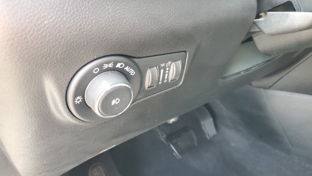 Used 2023 Jeep Compass Trailhawk w/ Trailhawk Convenience Group AWD/4WD image 8