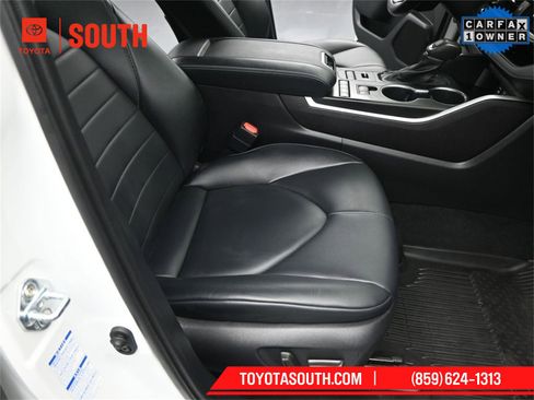 Used 2022 Toyota Highlander XLE image 32