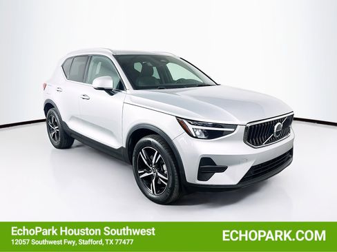 Used 2025 Volvo XC40 B5 Core AWD/4WD image 1