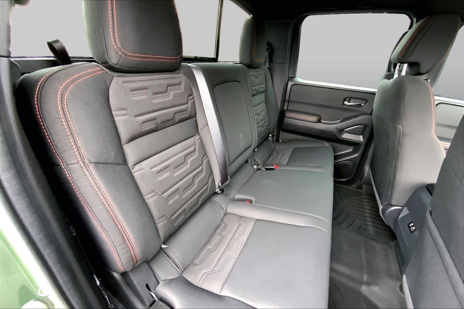 Used 2025 Nissan Frontier PRO-4X AWD/4WD image 17