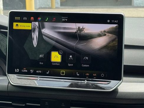 Used 2025 Volkswagen GTI SE FWD image 11