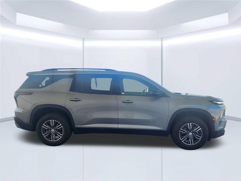 Used 2024 Chevrolet Traverse LT FWD image 7
