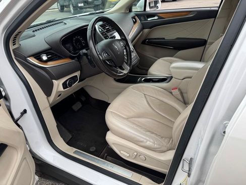 Used 2017 Lincoln MKC Select w/ Select Plus Package FWD image 6