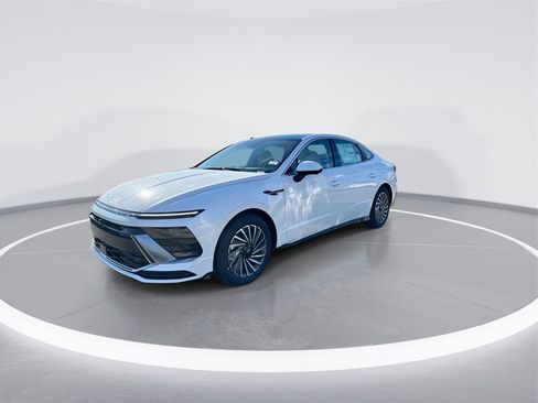 New 2025 Hyundai Sonata Limited image 3