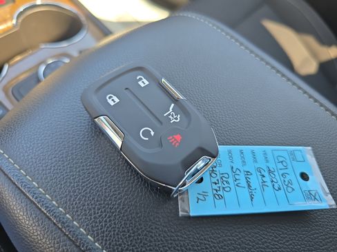 Used 2023 GMC Acadia SLE w/ Driver Convenience Package image 33