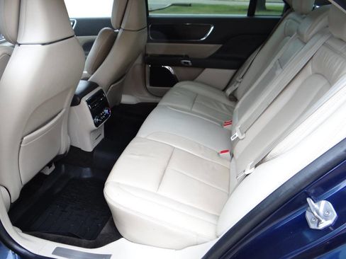 Used 2017 Lincoln Continental Reserve image 28