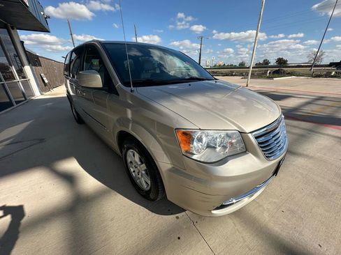Used 2012 Chrysler Town & Country Touring w/ Entertainment Group #1 image 7