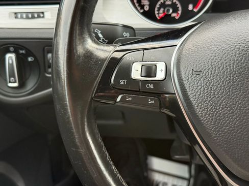 Used 2016 Volkswagen Golf S image 24