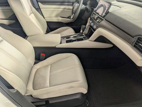 Used 2019 Honda Accord EX image 31