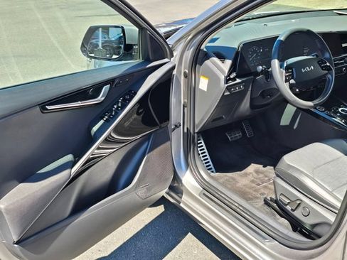 Certified 2023 Kia Niro Wave w/ Wave Preserve Package FWD image 21