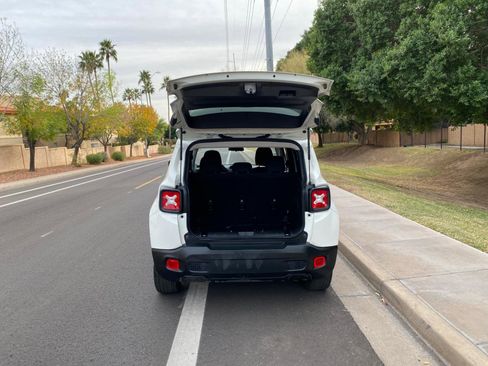 Used 2021 Jeep Renegade Latitude image 8