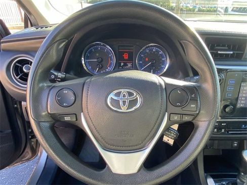 Used 2018 Toyota Corolla LE image 18