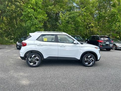 New 2025 Hyundai Venue SEL image 2