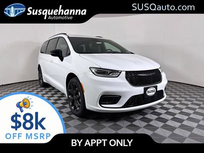 New 2026 Chrysler Pacifica Limited w/ S Appearance Package