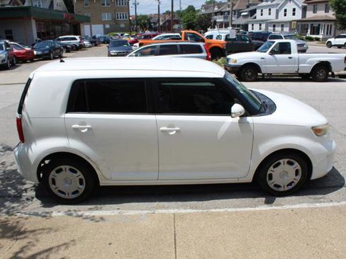 Used 2009 Scion xB FWD image 4