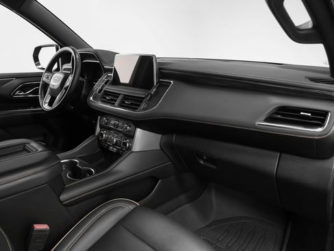 Used 2023 GMC Yukon XL SLT image 16