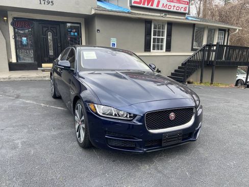 Used 2017 Jaguar XE Prestige RWD image 4