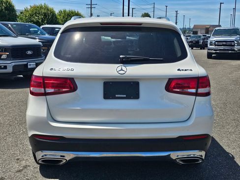 Used 2017 Mercedes-Benz GLC 300 4MATIC image 4