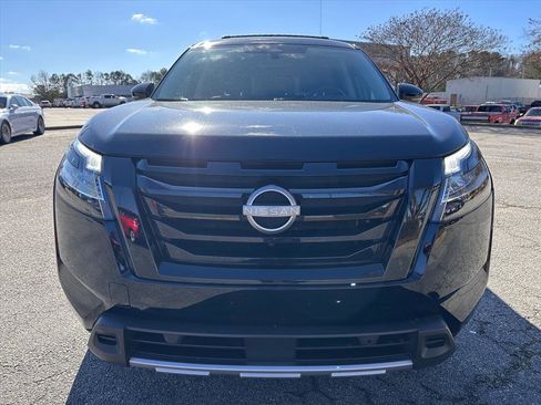 Used 2023 Nissan Pathfinder SL w/ Black Appearance Package image 8