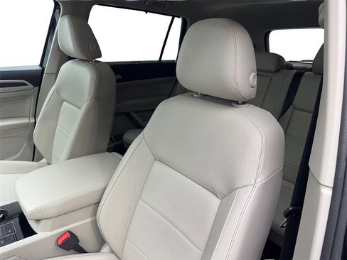 Used 2023 Volkswagen Atlas SE w/ Panoramic Sunroof Package image 26